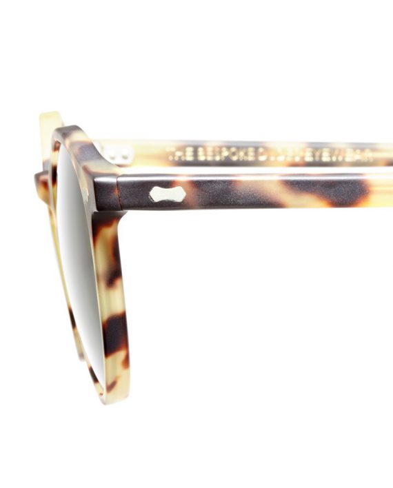 Italian Eyewear - 'Cran': Matte Tortoise Frame Sunglasses with Bottle Green Lenses - Image 3