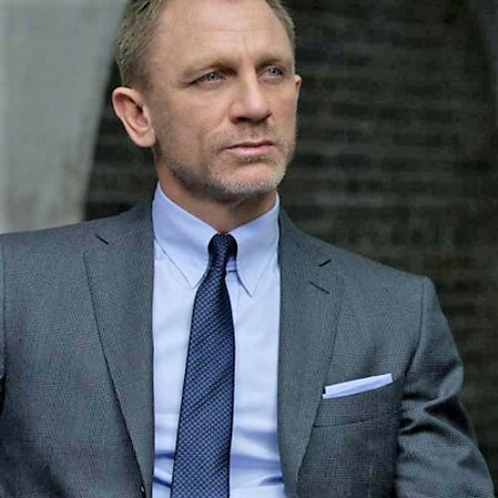 daniel-craig-wears-a-tab-collar-as-james-bond-in-spectre2