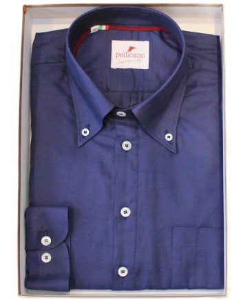 A Men's Oxford Popover Shirt in Navy Cotton