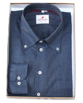 A Men's Chambray Popover Shirt in Blue Cotton
